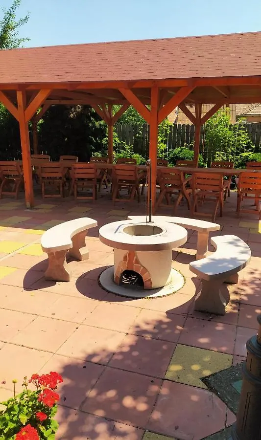 Bacchus Panzio Bed & Breakfast Eger