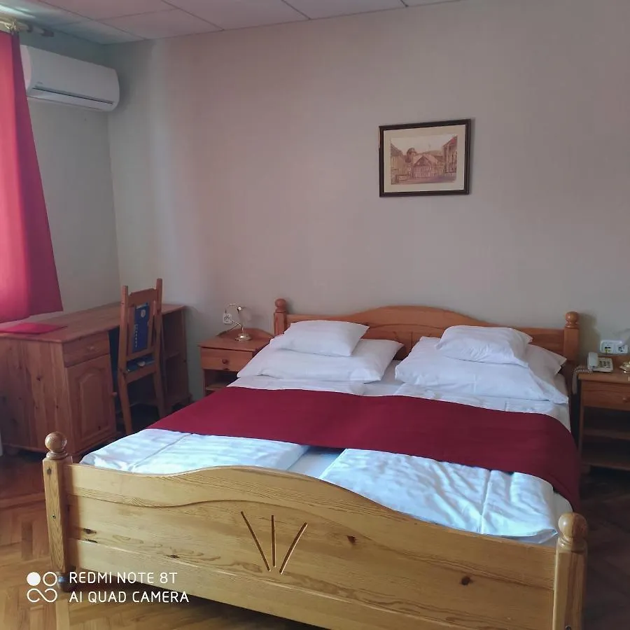 Bacchus Panzio Bed & Breakfast Eger
