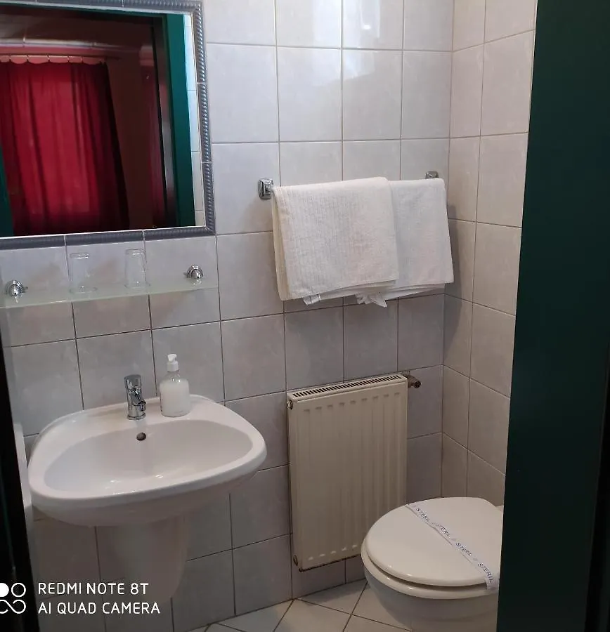Bacchus Panzio Bed & Breakfast Eger