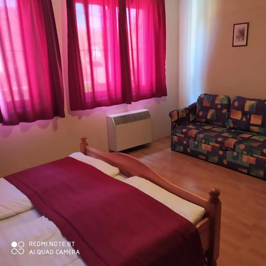 Bacchus Panzio Bed & Breakfast Eger
