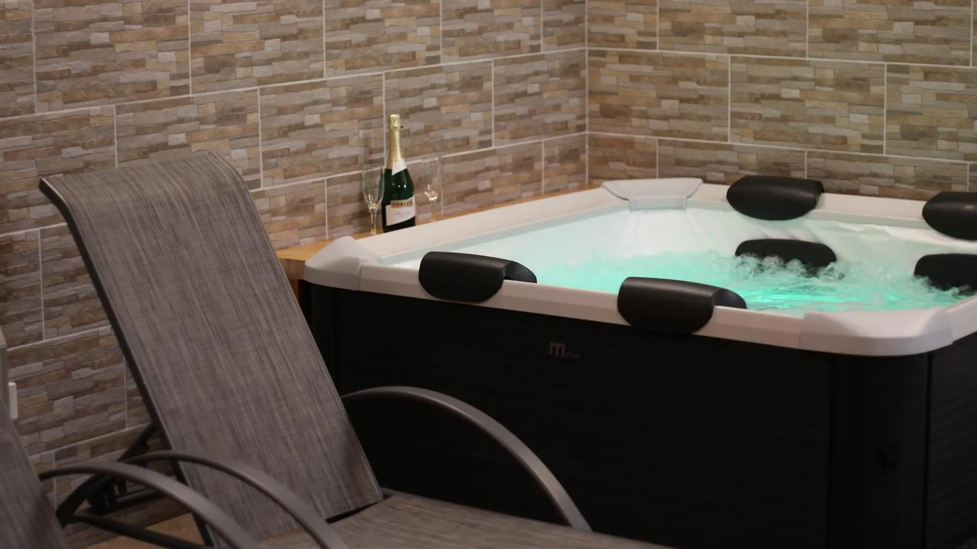 Bacchus Panzio Bed & Breakfast Eger